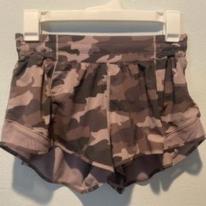 Lululemon hotty hot shorts 2.5”
